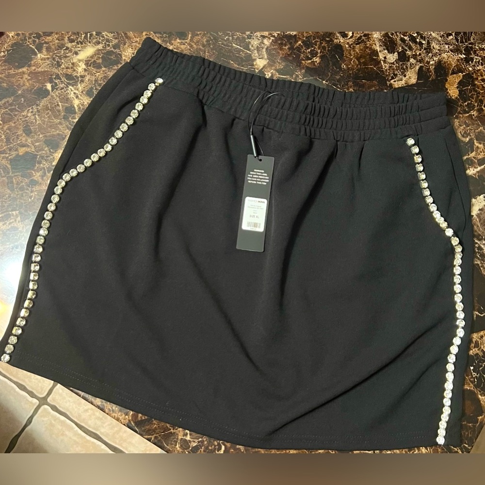 Fashion Nova - Skirt with Diamond side detail & pockets - Black - Size XL